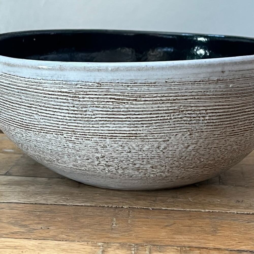 Studio Art Pottery Bowl 7.5" Dark Blue & Ivory Two Tone Glaze Rib Texture - Picture 6 of 12